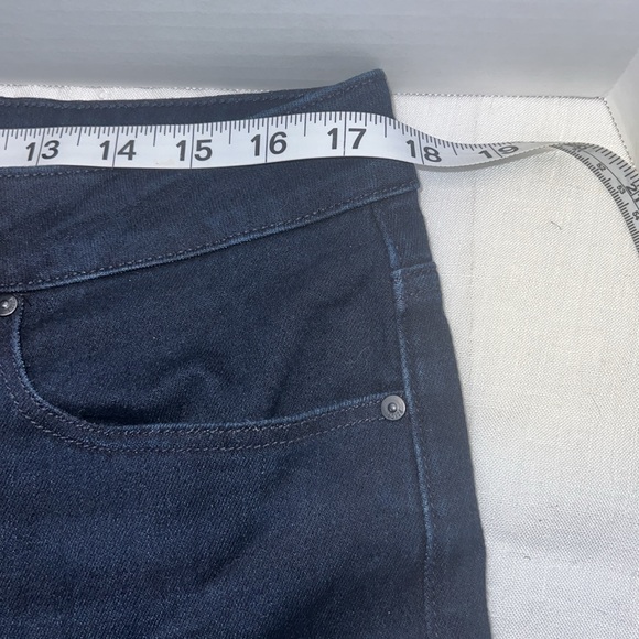 Paige High Rise Cindy Jeans Size 33 Dark Blue. Pre-owned in EUC - Picture 9 of 12